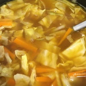 キャベツとにんじんのスープ　カレー風味